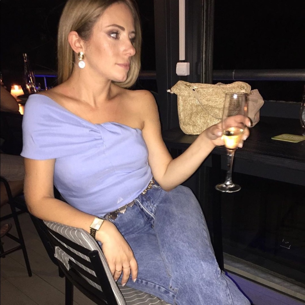 Zara Bloggers favorite knotted asymmetric top - Picture 4 of 9